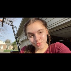 Meet your Posher, Becca